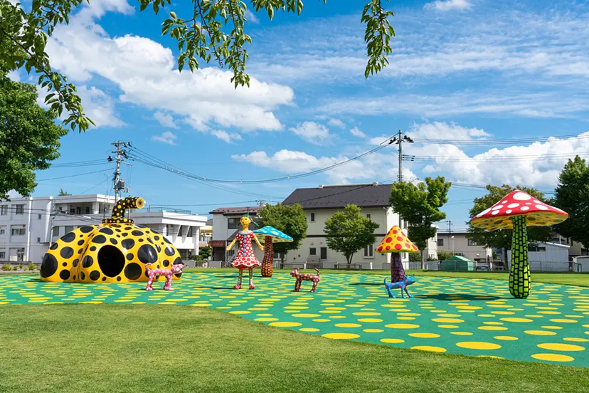 愛はとこしえ十和田でうたう by Yayoi Kusama
