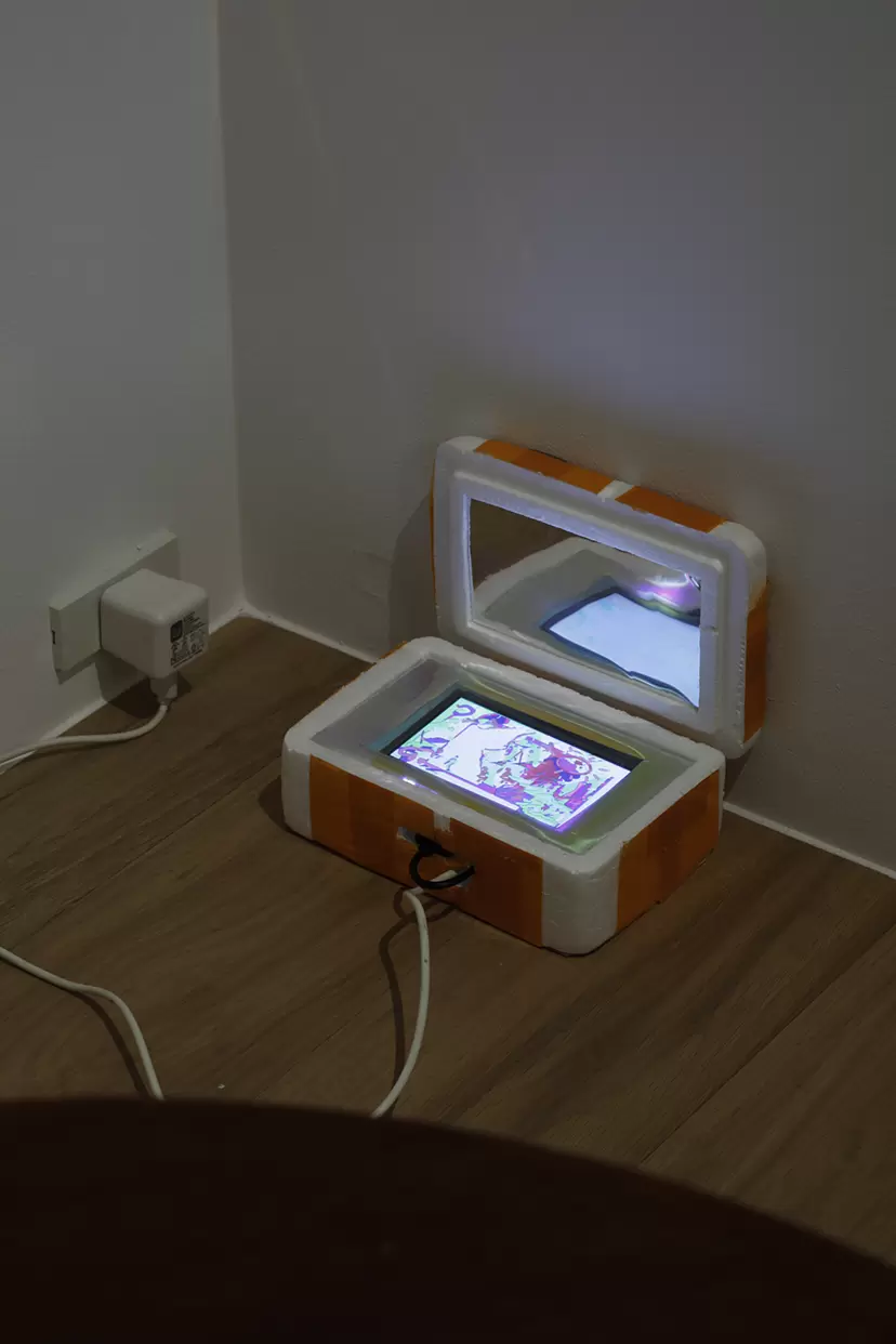material flow / signal(mysterious box) by 彌永ゆり子