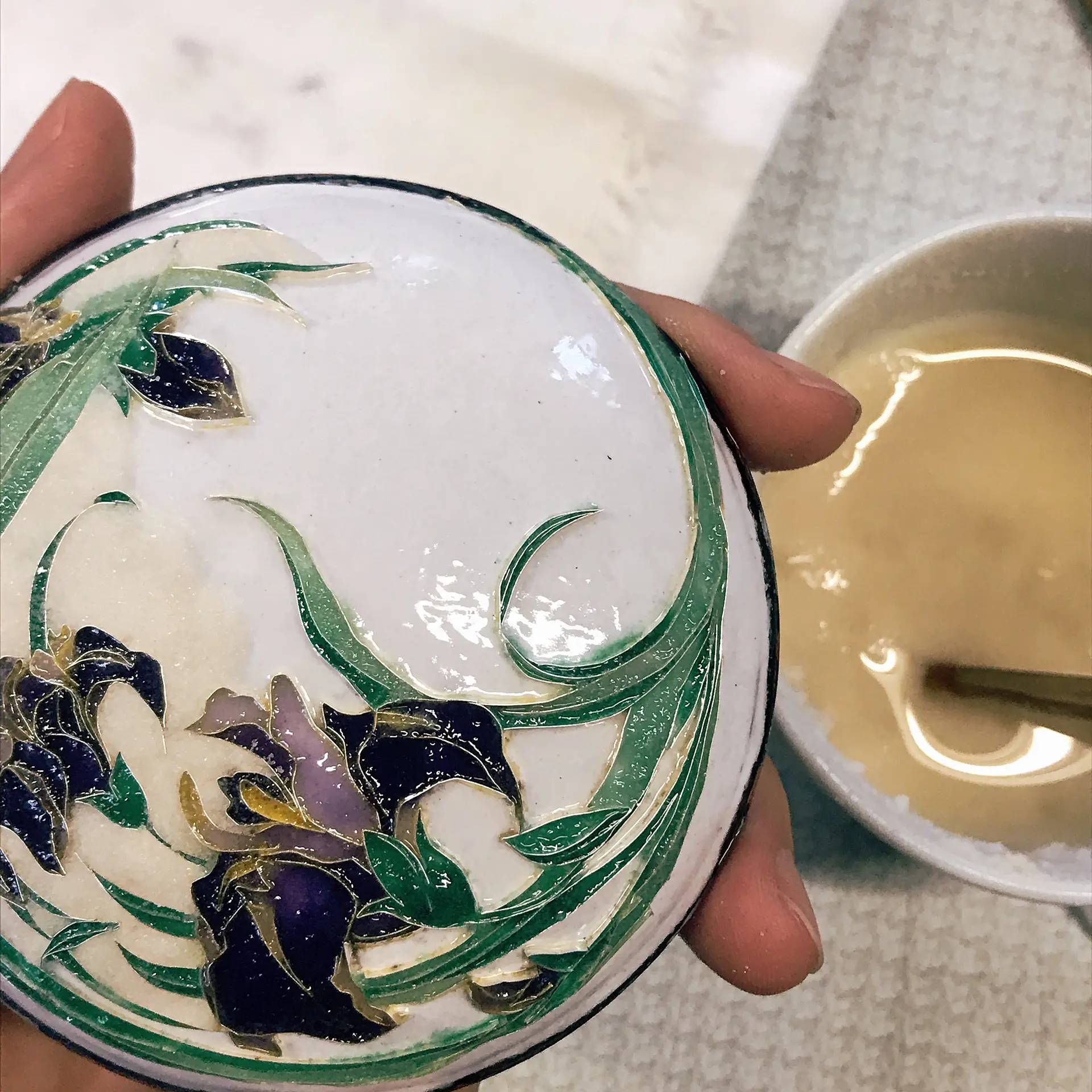 何れ菖蒲か杜若 -いずれアヤメかカキツバタ- 七宝合子 by 田村 有紀