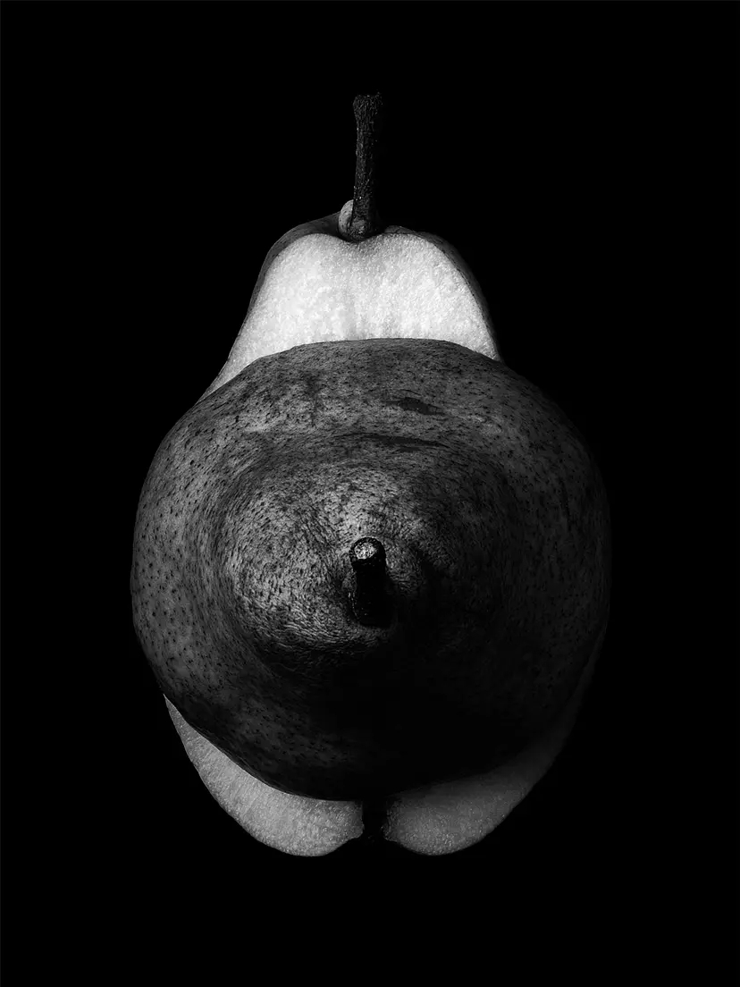 Two half pears by Masumi Shiohara