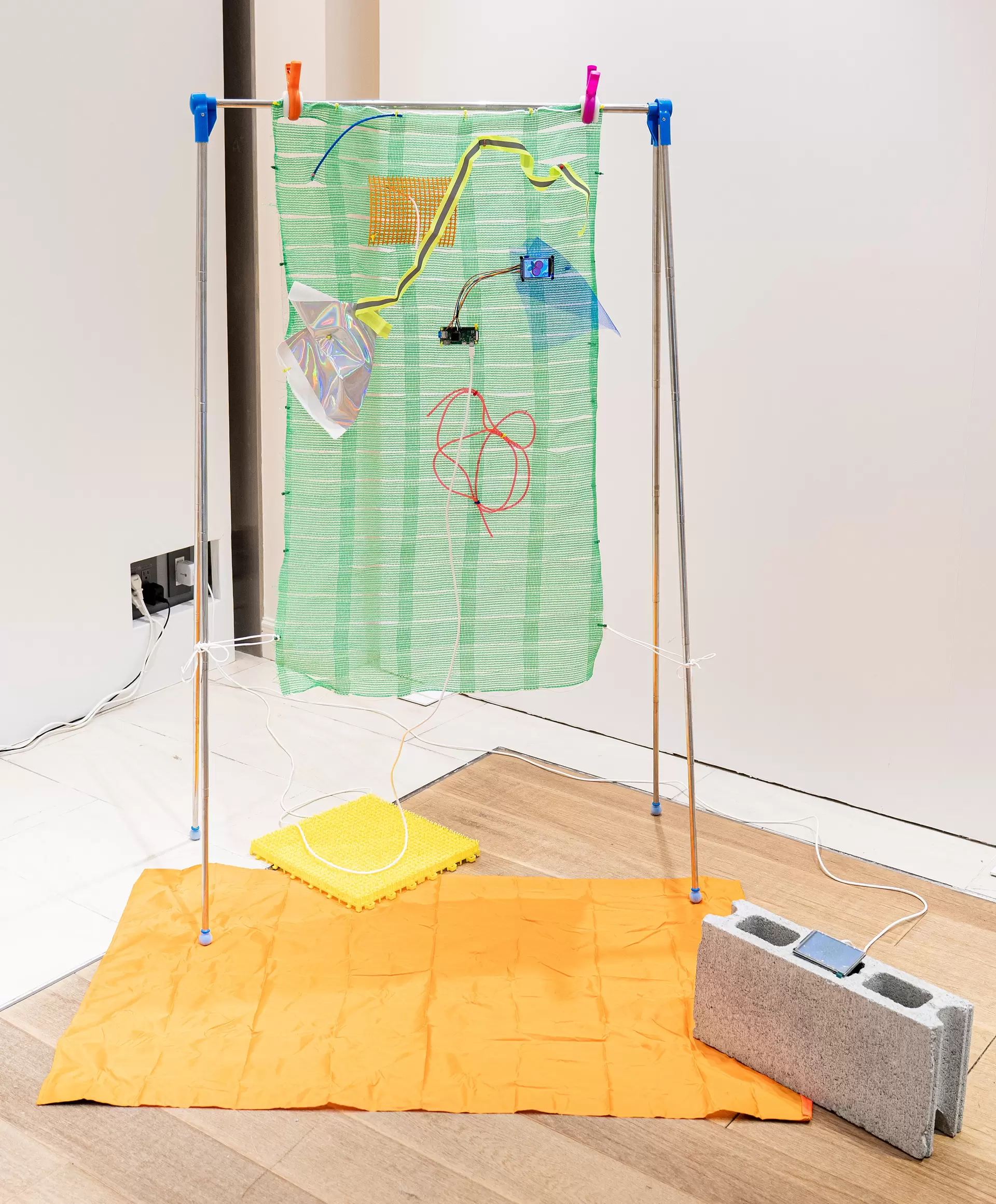 flotsam#10(clothesline)
