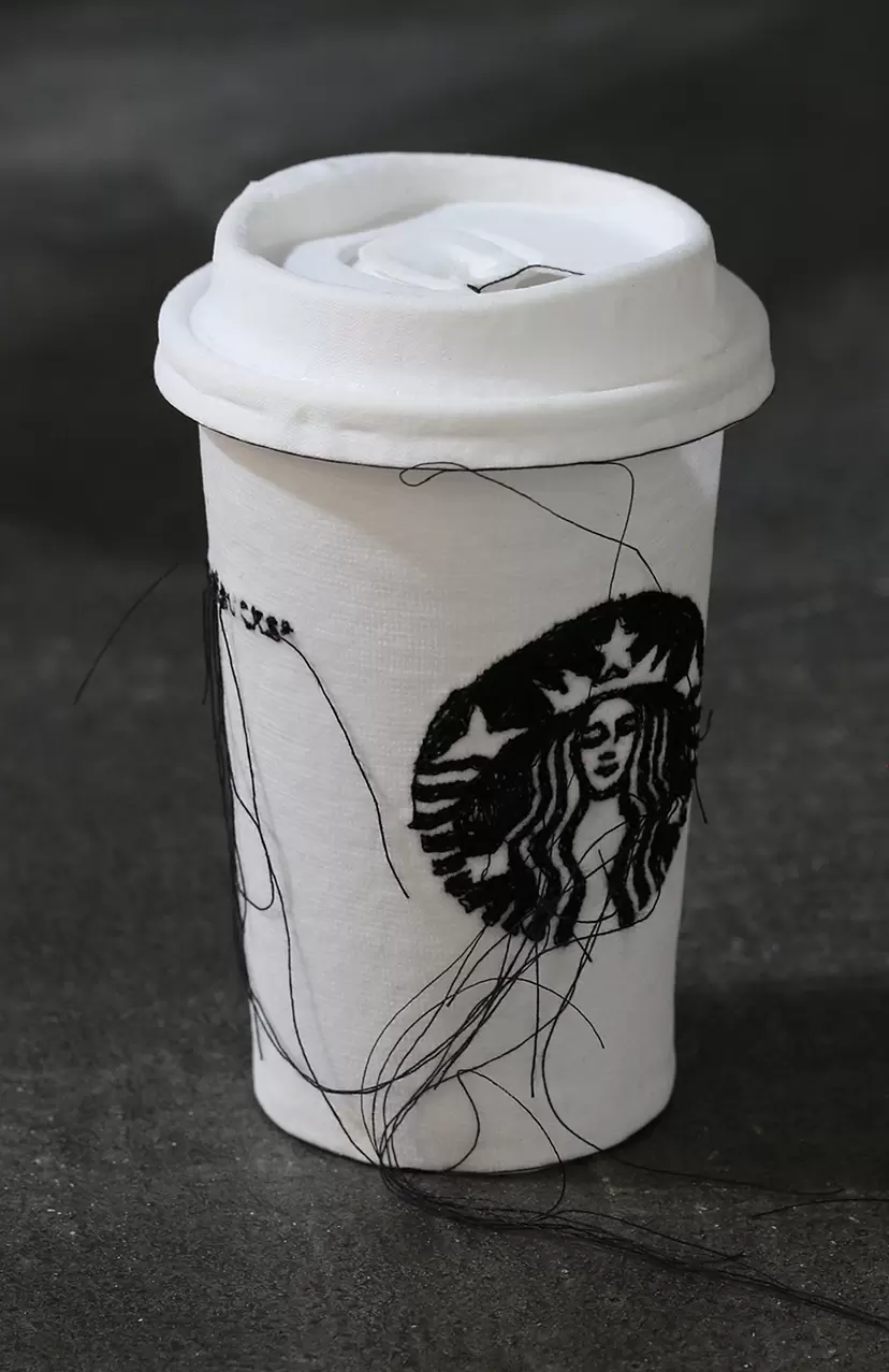スタバの紙カップ by ユ・ソラ