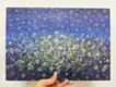 雪の夜、光の町で