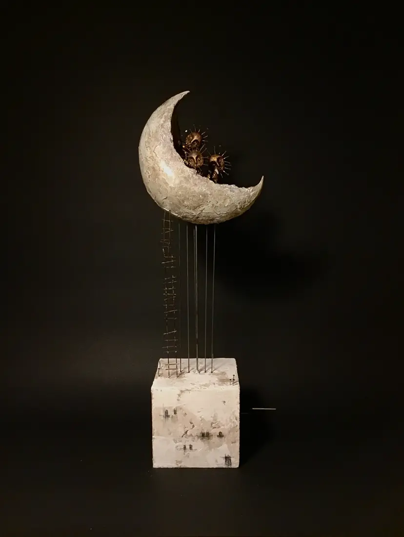 crescent moon by 矢口 由奈