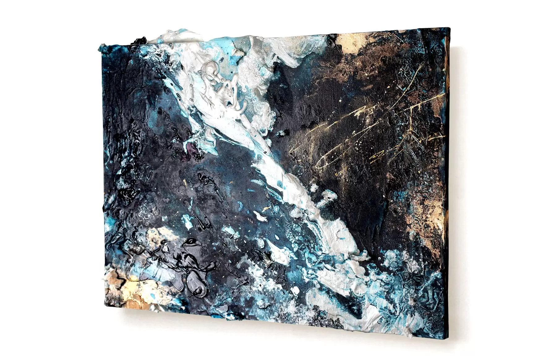 Veins of Dawn 夜明けの脈動 by ayaka nakamura | 現代アートの販売