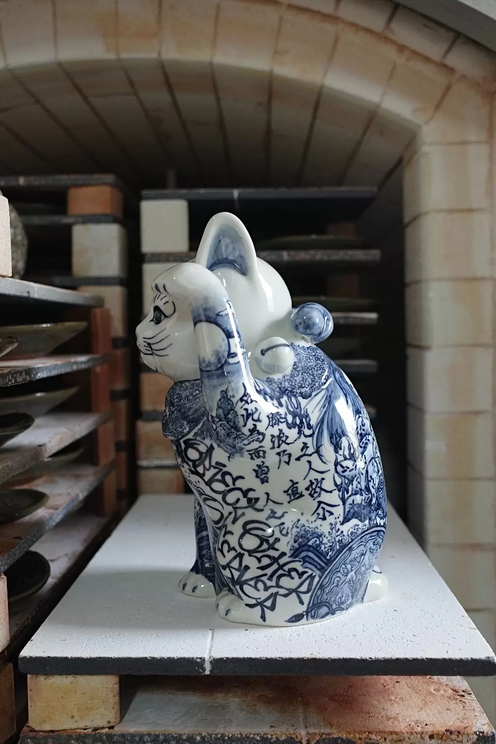 八寸招き猫 Object Other Observer by 穴山文香 | 現代アートの販売