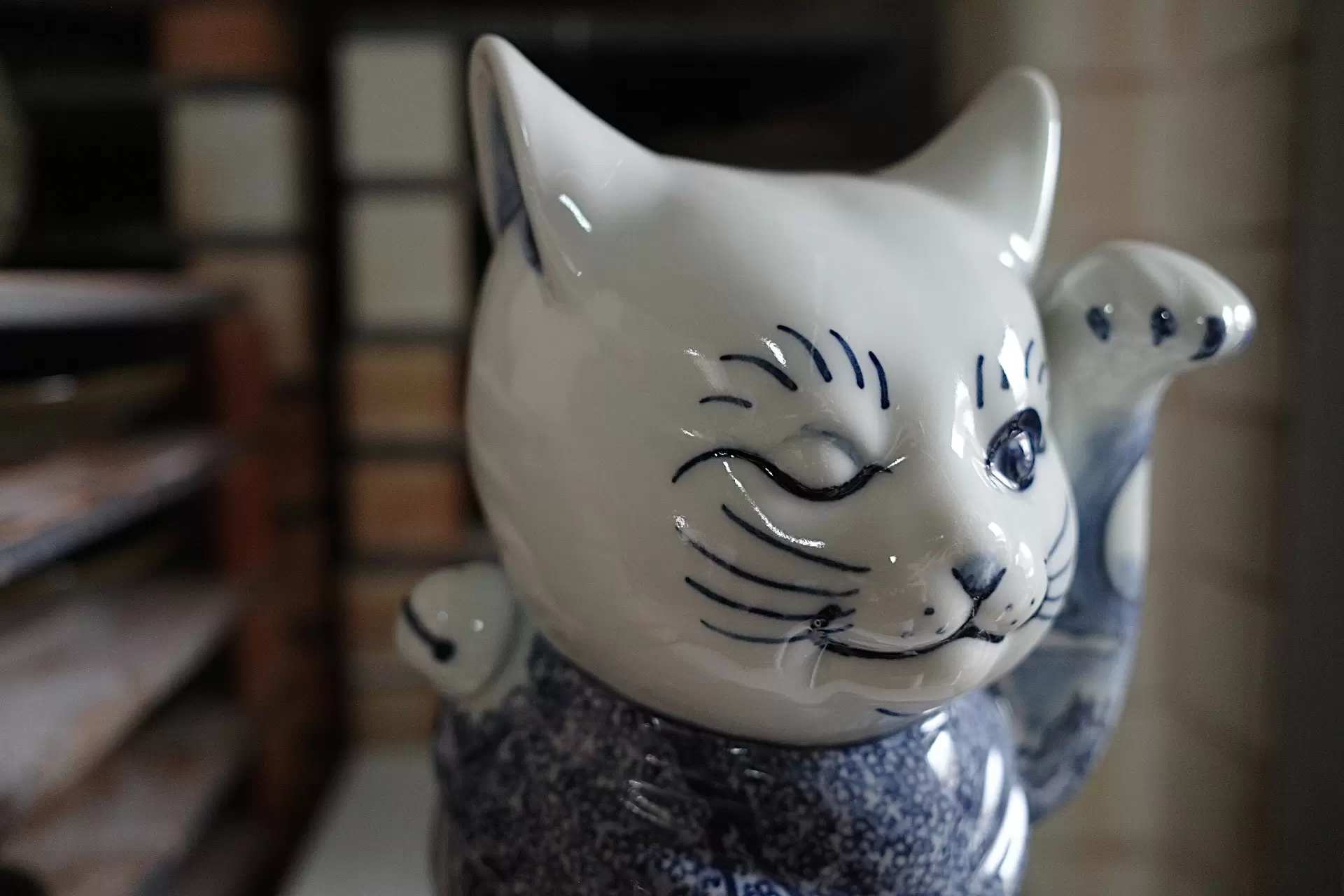 八寸招き猫 by 穴山文香 | 現代アートの販売・通販 | ArtSticker
