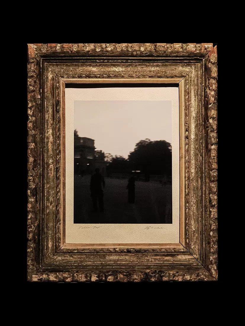 見つめ合う男と女 [Photo + Frame SET] by 岩城 稜-Ryo Iwaki
