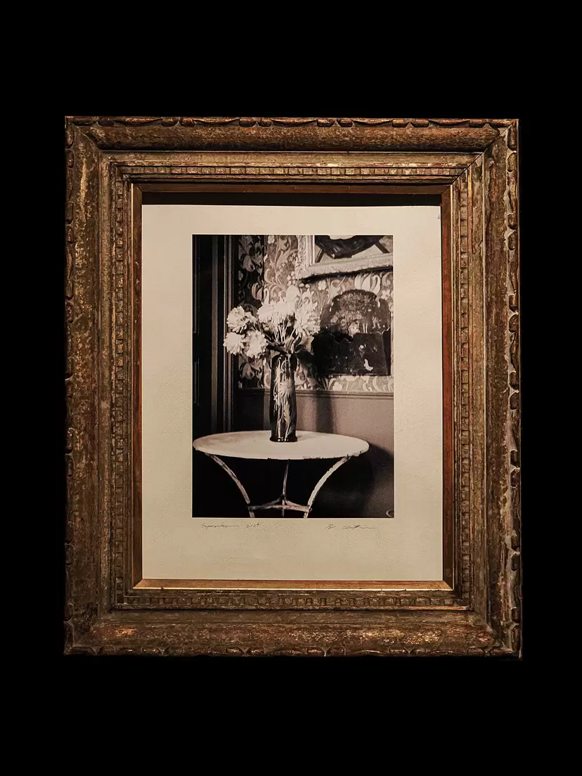 ミュージアムに咲く花 [Photo + Frame SET] by 岩城 稜-Ryo Iwaki