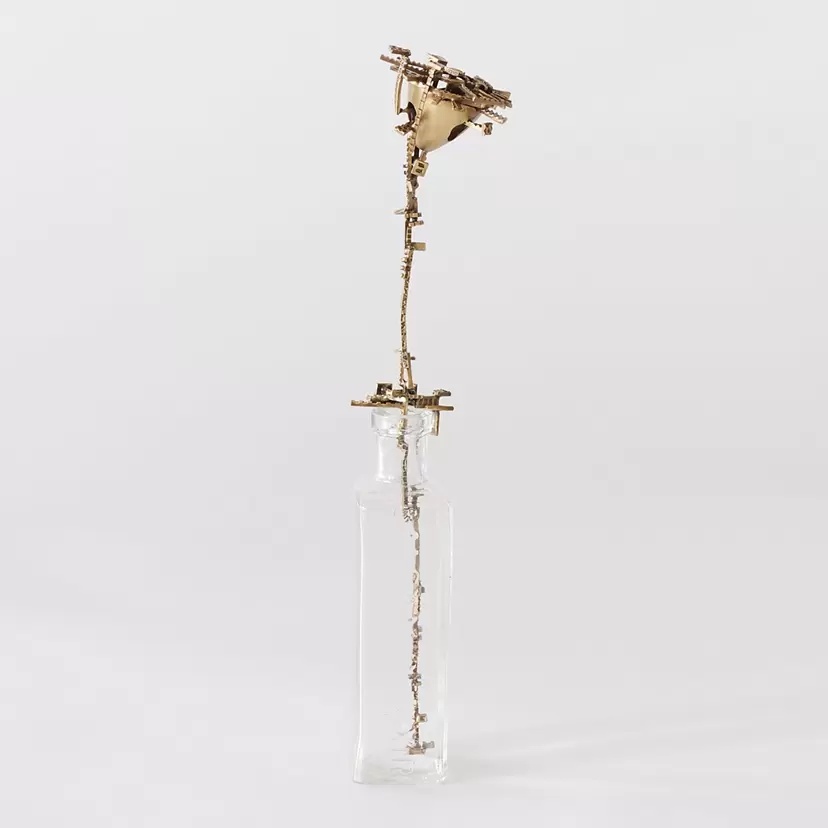 久野彩子 オブジェ　grow-flower8-　ガラス　アンティークボトル grow-flower15- by 久野彩子 | 現代アートの販売・通販 | ArtSticker