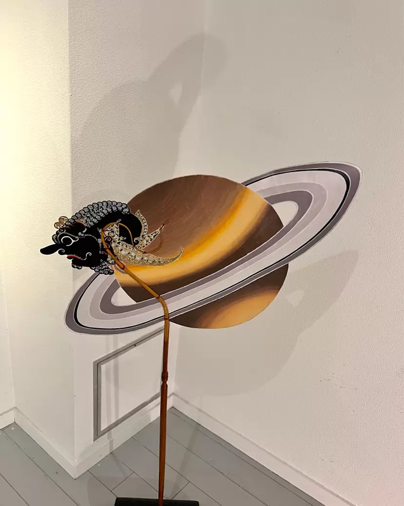 天体のワヤンー土星 by マギカマメジカ（ナナン・アナント・ウィチャクソノ、西田 有里）