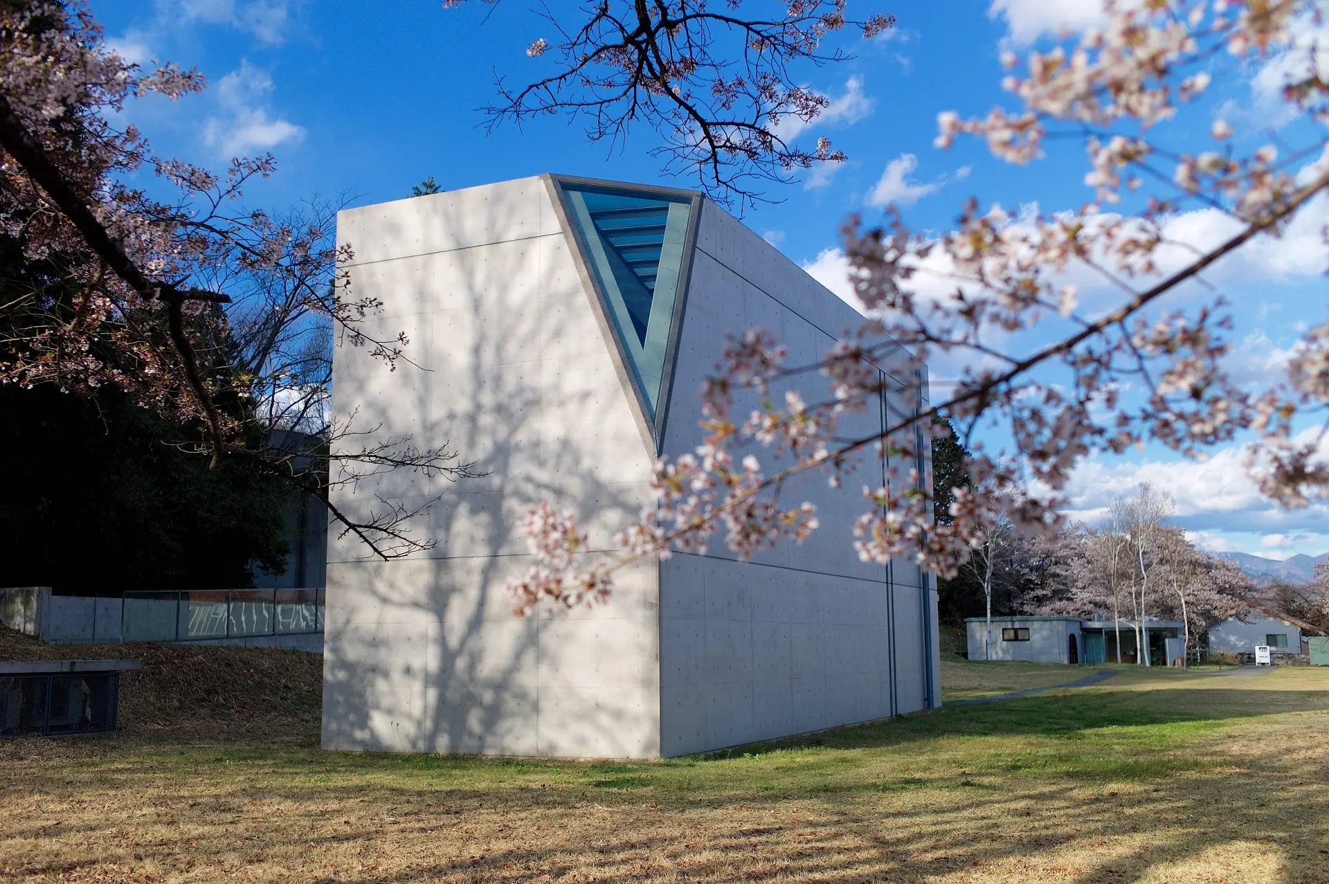 光の美術館 / Museum of the Light by 安藤忠雄 | 現代アートの販売