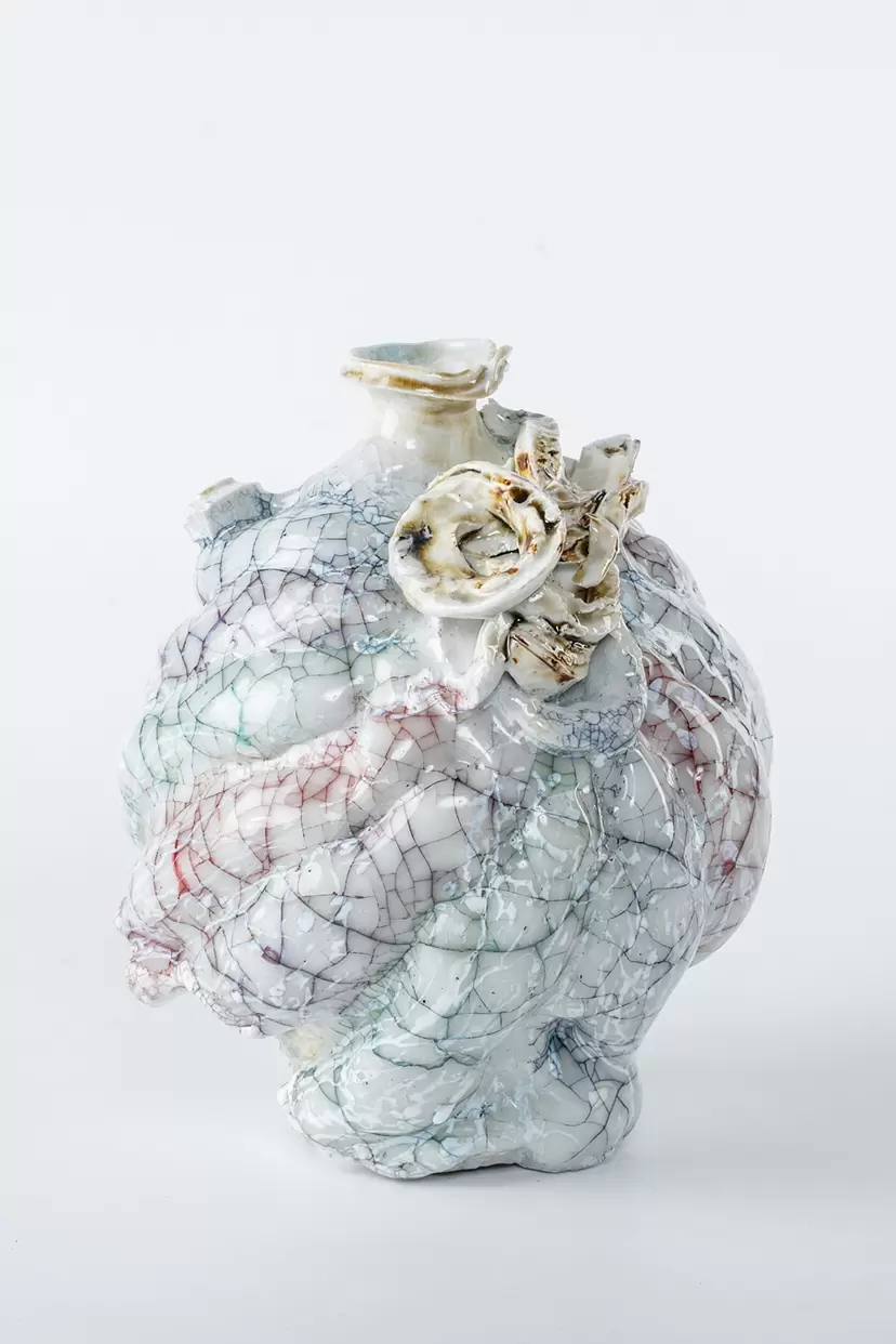 White Glaze Bottle by 氏家 昂大