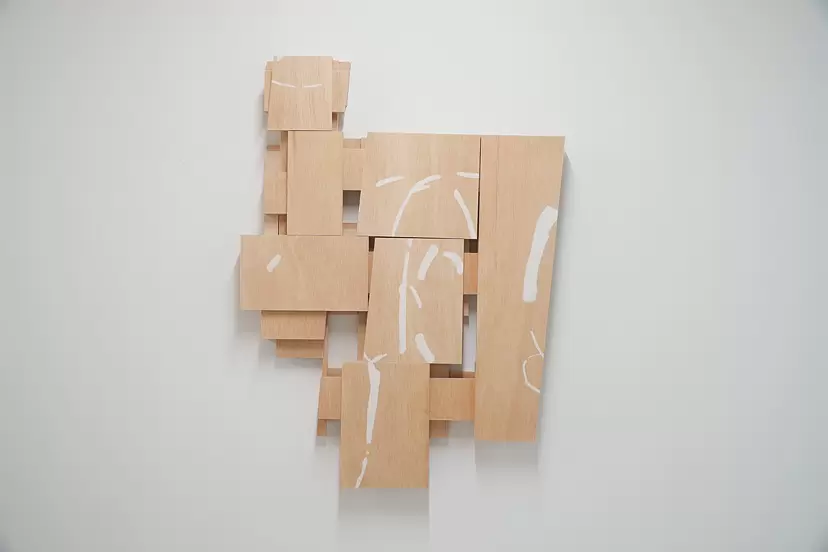 Plate in Passage by Keisuke Hashimoto