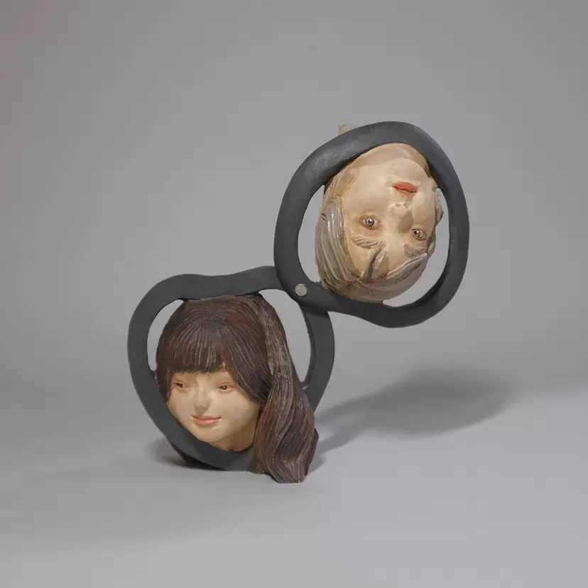 コンパクトミラー -Rotating Slide- by 増井　萌