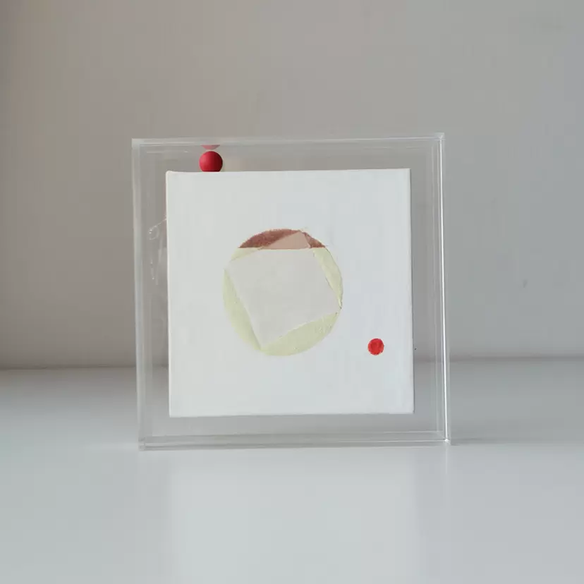 pudding-colored seaweed rice crackers by Ikuko Matsuo