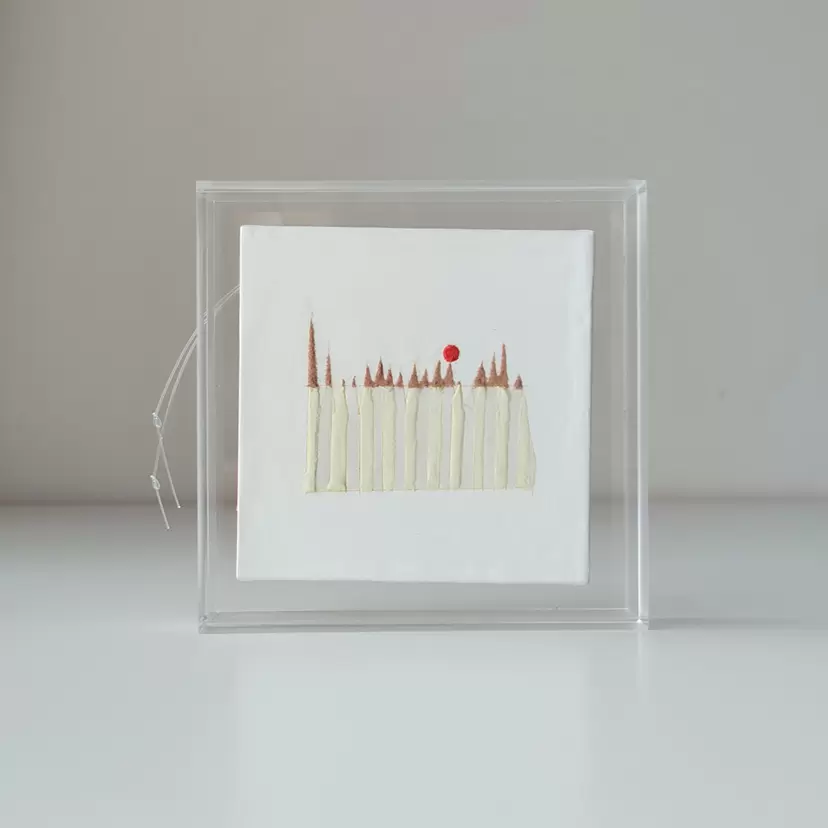 a pudding-colored bento grass divider by Ikuko Matsuo