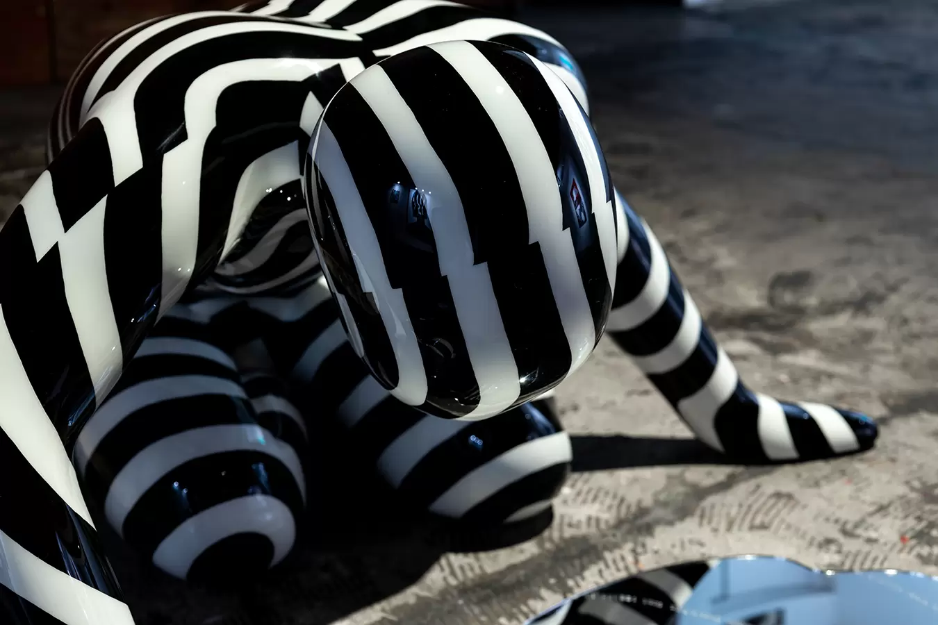 Narcissus Stares into the Water #01 by 松山しげき | 現代アートの