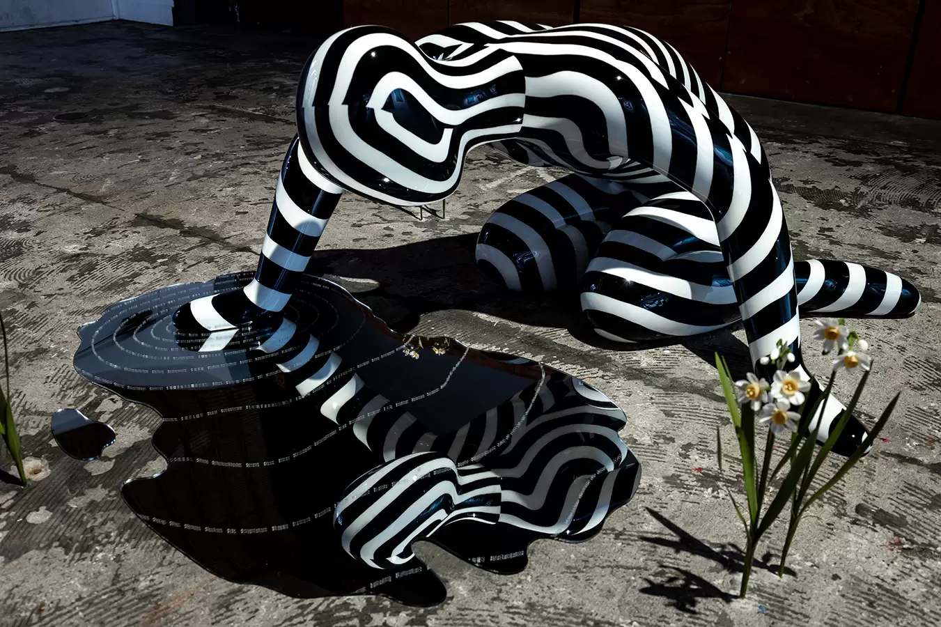 Narcissus Stares into the Water #01 by 松山しげき | 現代アートの