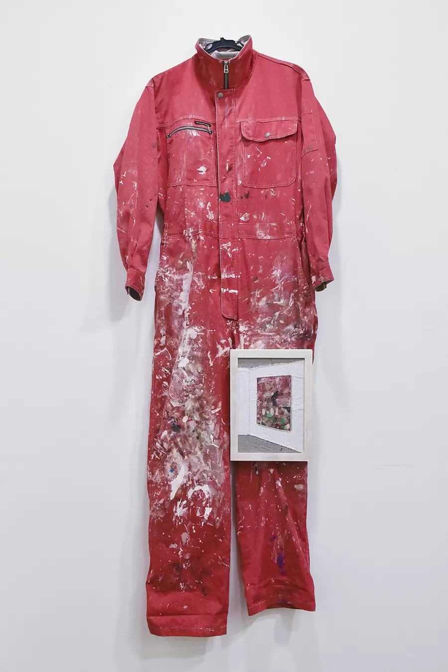 PLUS_curator K's red coverall by 久村卓 | 現代アートの販売・通販