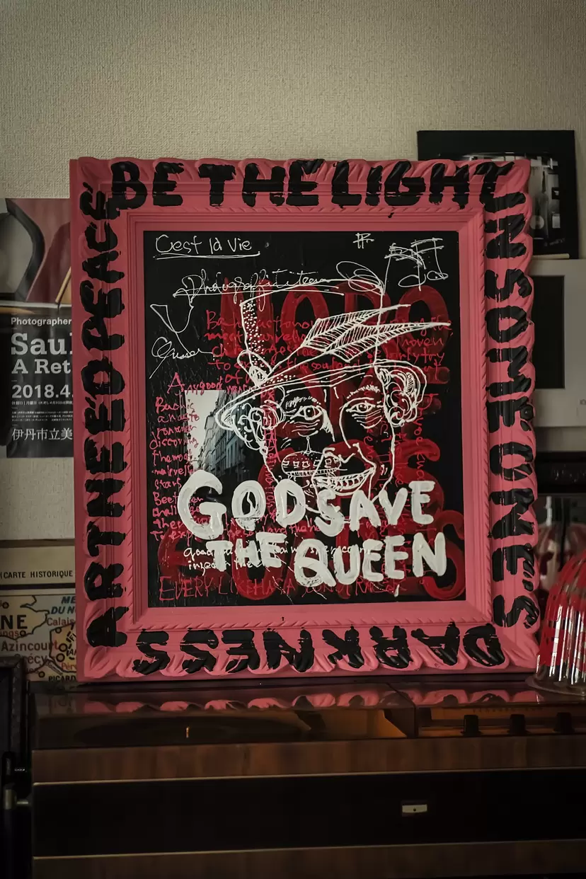 GOD SAVE THE QUEEN by AKILLER & COOSINZ