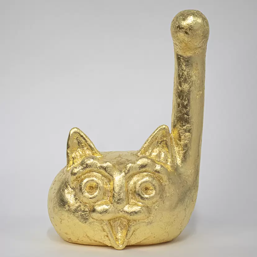 高らかに左手を突き上げる金色猫様 by 若佐慎一の購入 | 現代アートの