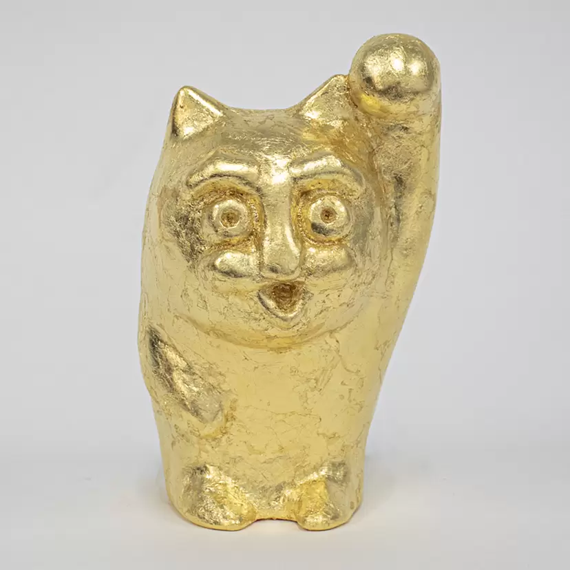 これまでもこれからも招き続ける金色猫様立像 by 若佐慎一