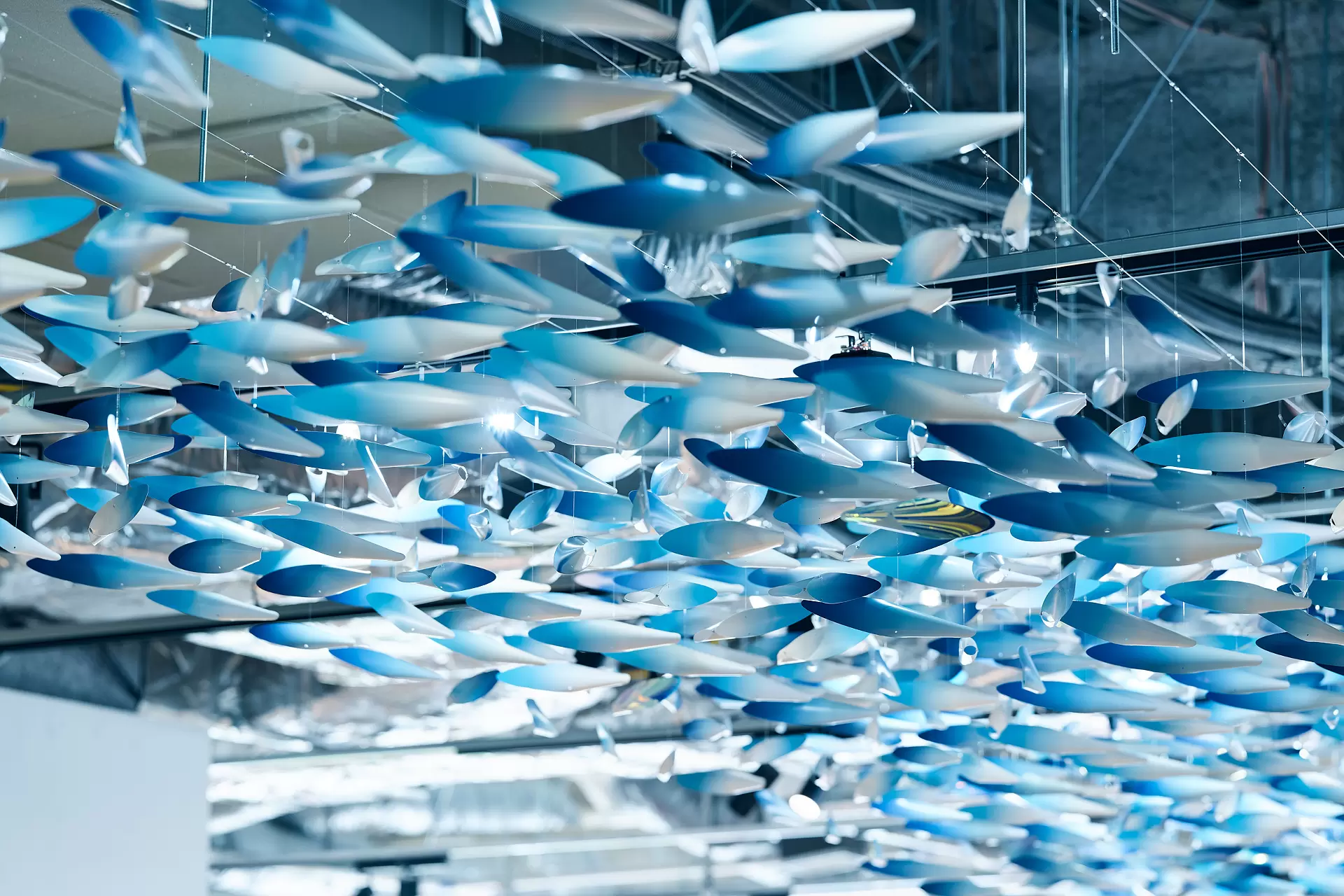 空色のモビール I Sky Blue Mobile by 小松宏誠 | 現代アートの販売