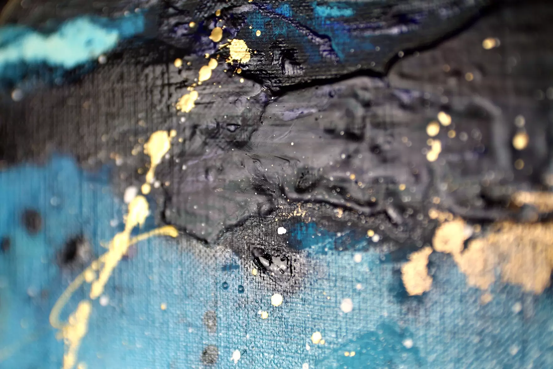 Through the gap of light 光の隙間から、その先へ by ayaka nakamura