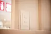 閉じられた窓と少しだけ開いた扉、もしくはそとへの夢を見る部屋