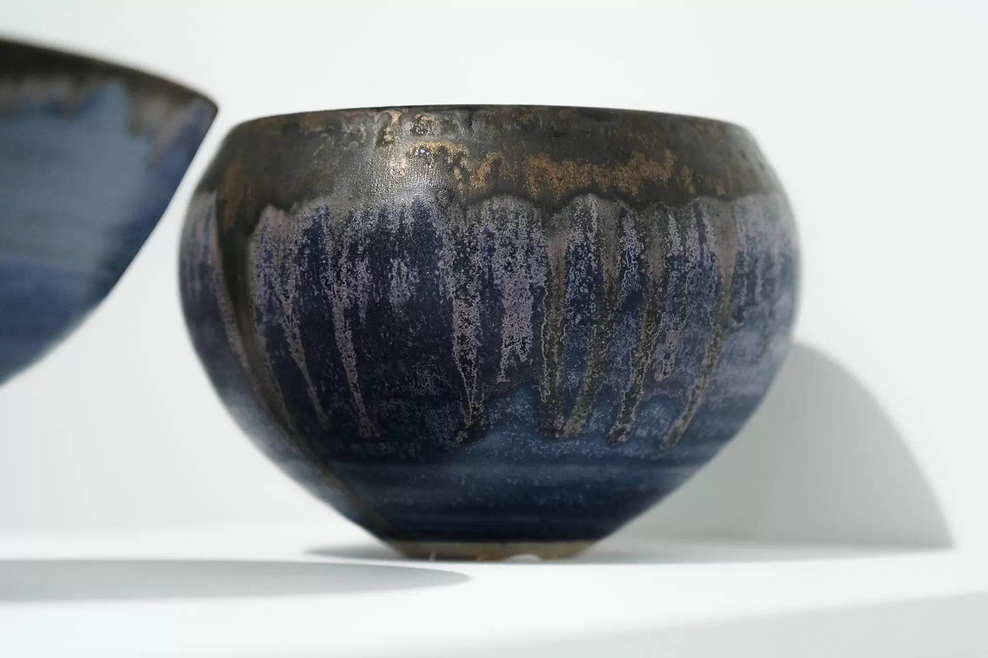 価格見直　青木良太作　宙瓷茶盌 青結晶茶盌_CA-3 by 青木良太 | 現代アートの販売・通販 | ArtSticker