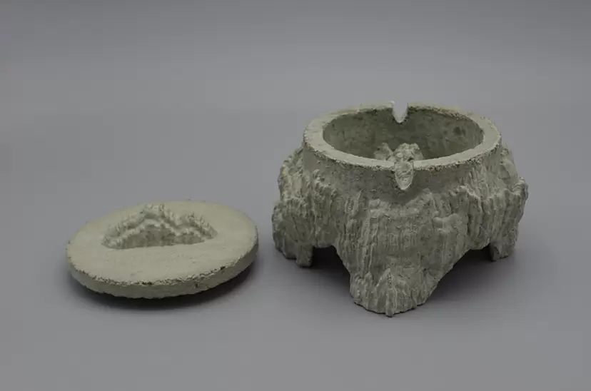 大山日歩 が 亜生活品-蓋付灰皿 の販売を 開始しました | ArtSticker