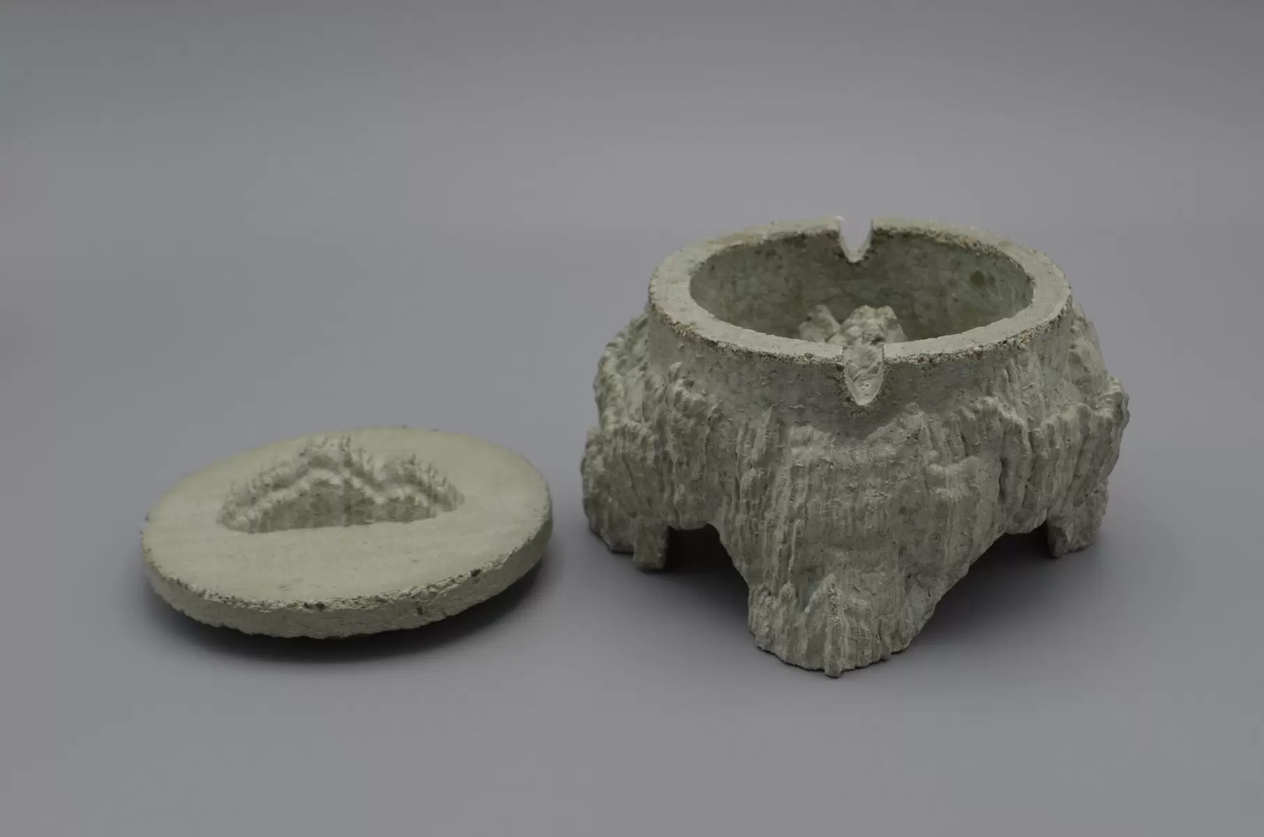 大山日歩 が 亜生活品-蓋付灰皿 の販売を 開始しました | ArtSticker