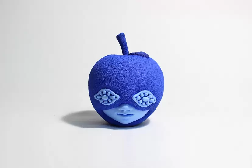 apple head by Makiko Horiuchi