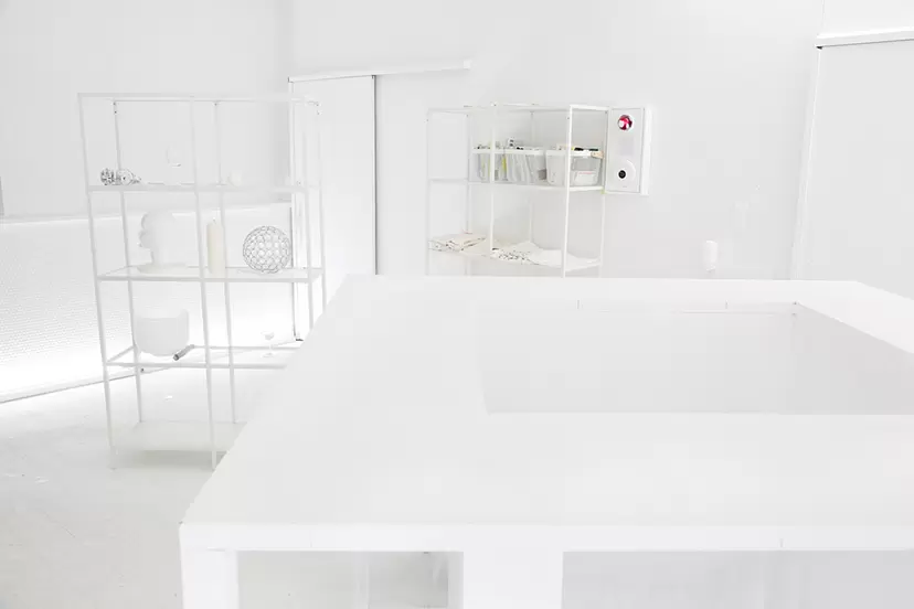 逃げBar White Out / 正方形カウンター by アメミヤユウ
